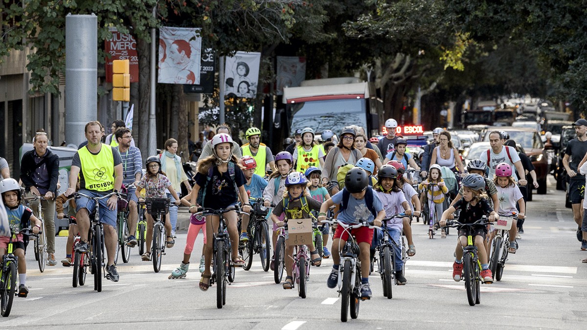 Bicibús: el dret dels infants a pedalar amb seguretat fins a l'escola