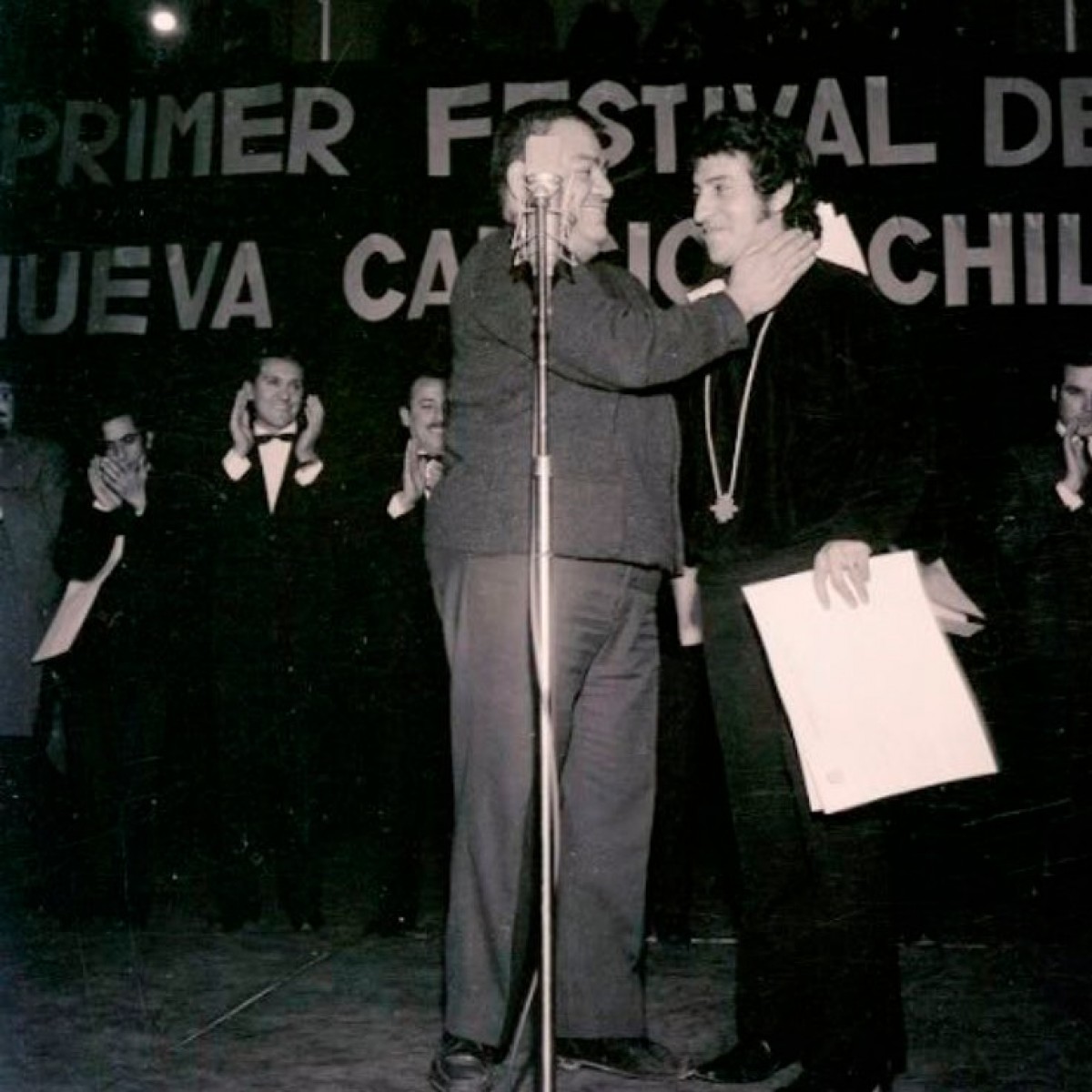 Víctor Jara, guanyador del primer Festival de la Nova Cançó Xilena celebrat a l’Estadio Chile el juliol de 1969 - @FundVictorJara