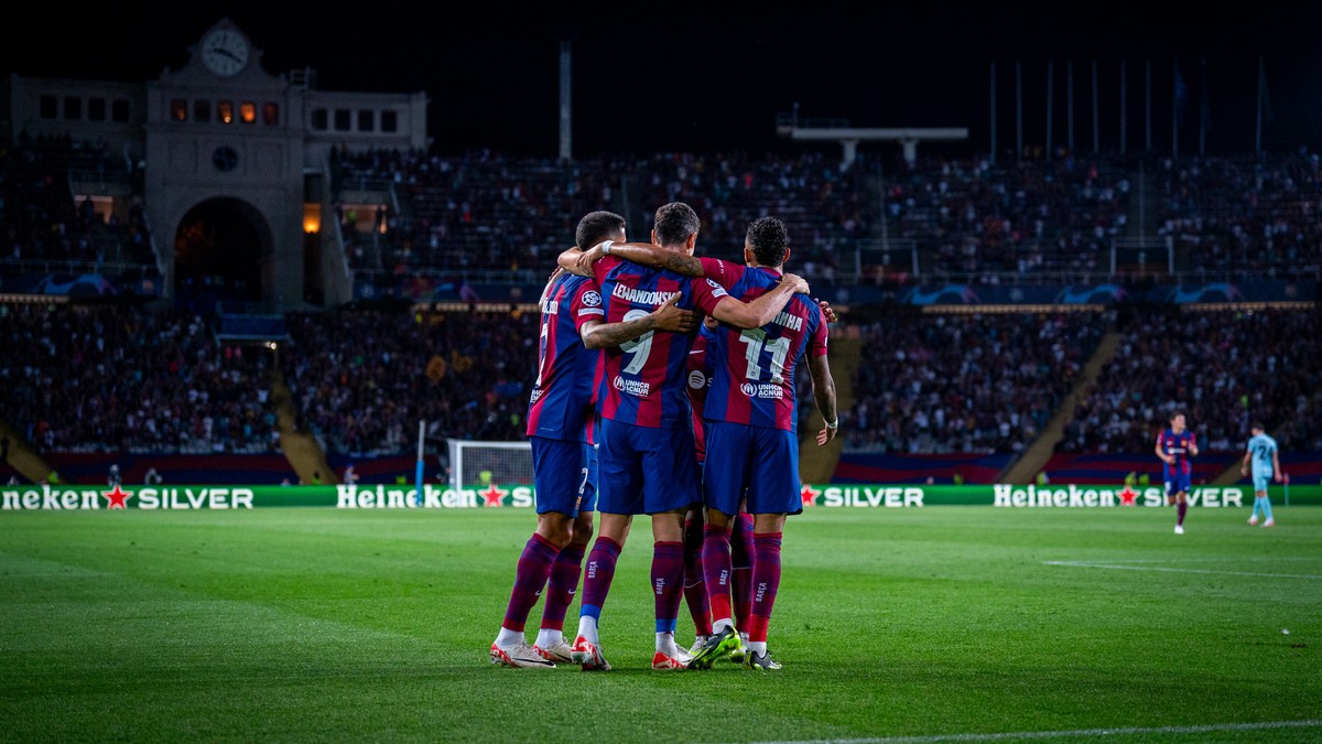 Els jugadors del Barça celebren un gol a l'Estadi Olímpic Lluís Companys - FCB