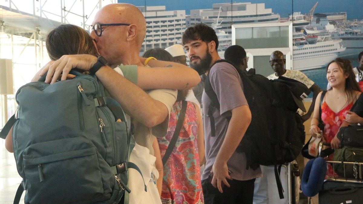 Els primers vols des del Marroc arriben a Catalunya: «Ha estat una de les pitjors experiències de la meva vida»