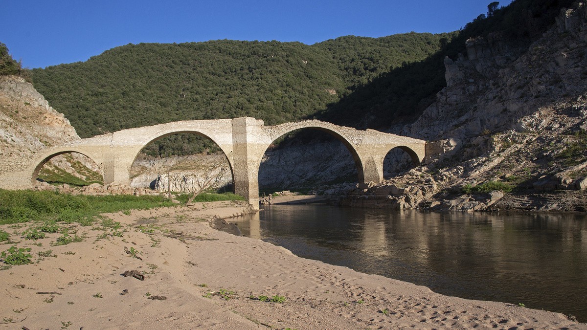 Els embassaments baixen del 22% i freguen el mínim del segle