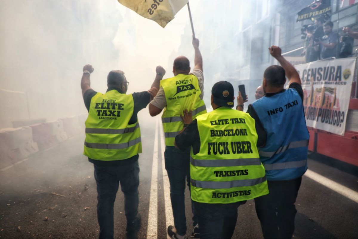 Els taxistes desconvoquen la manifestació prevista per a la Diada