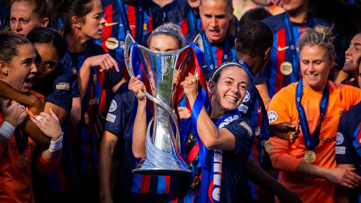 Aitana Bonmatí, aixecant l'última Champions amb el Barça - FCB