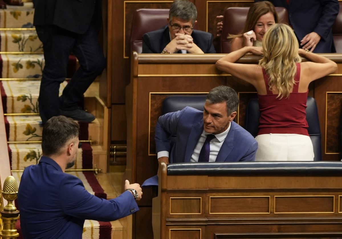ERC i el PSOE pacten la reforma del reglament del Congrés per permetre l'ús del català