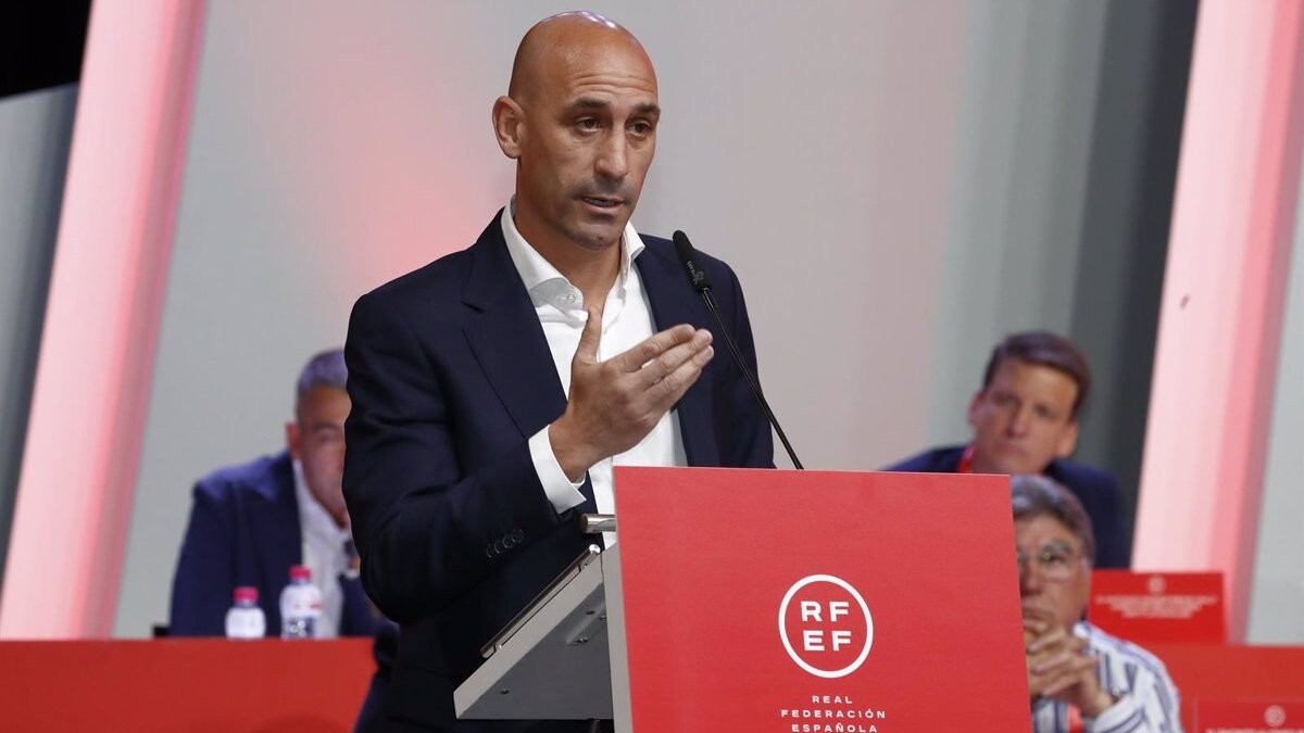 Acusen Rubiales de tenir una conducta com la d'Hermoso amb les jugadores angleses
