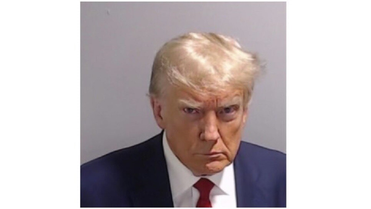 Trump s'entrega a presó per intentar manipular les eleccions a Geòrgia