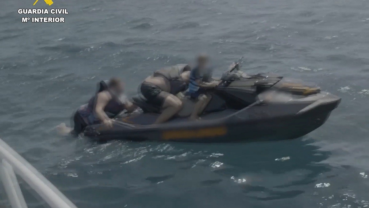 Rescaten una família després de bolcar en moto aquàtica a Empuriabrava