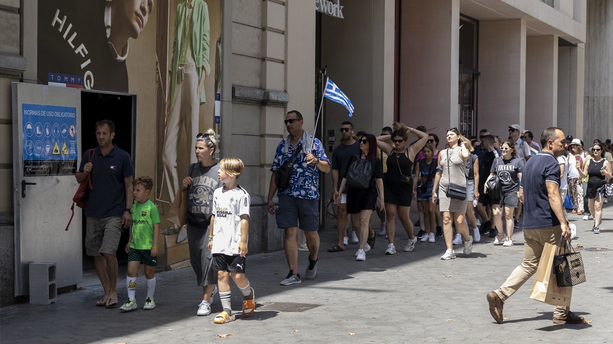  Turistes es refugiant-se de la calor - Hugo Fernández 