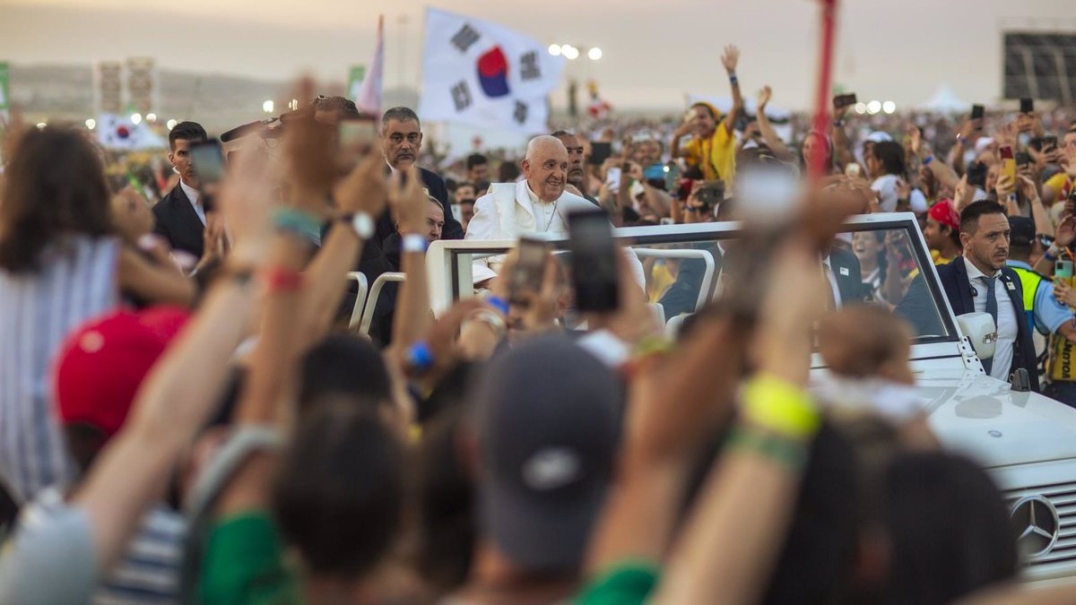 El Papa Francesc, arribant a les Jornades Mundials de Joventut, a Lisboa. - Europa Press