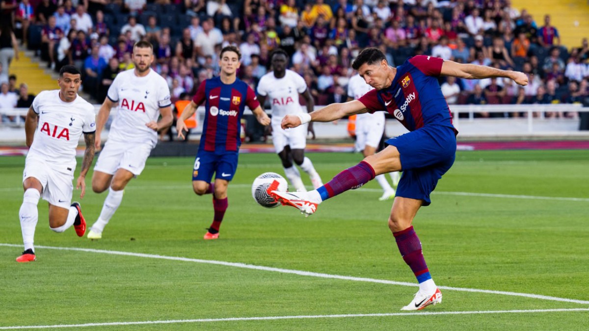 El primer gol del Barça a l'Estadi Lluís Companys.  - FCB