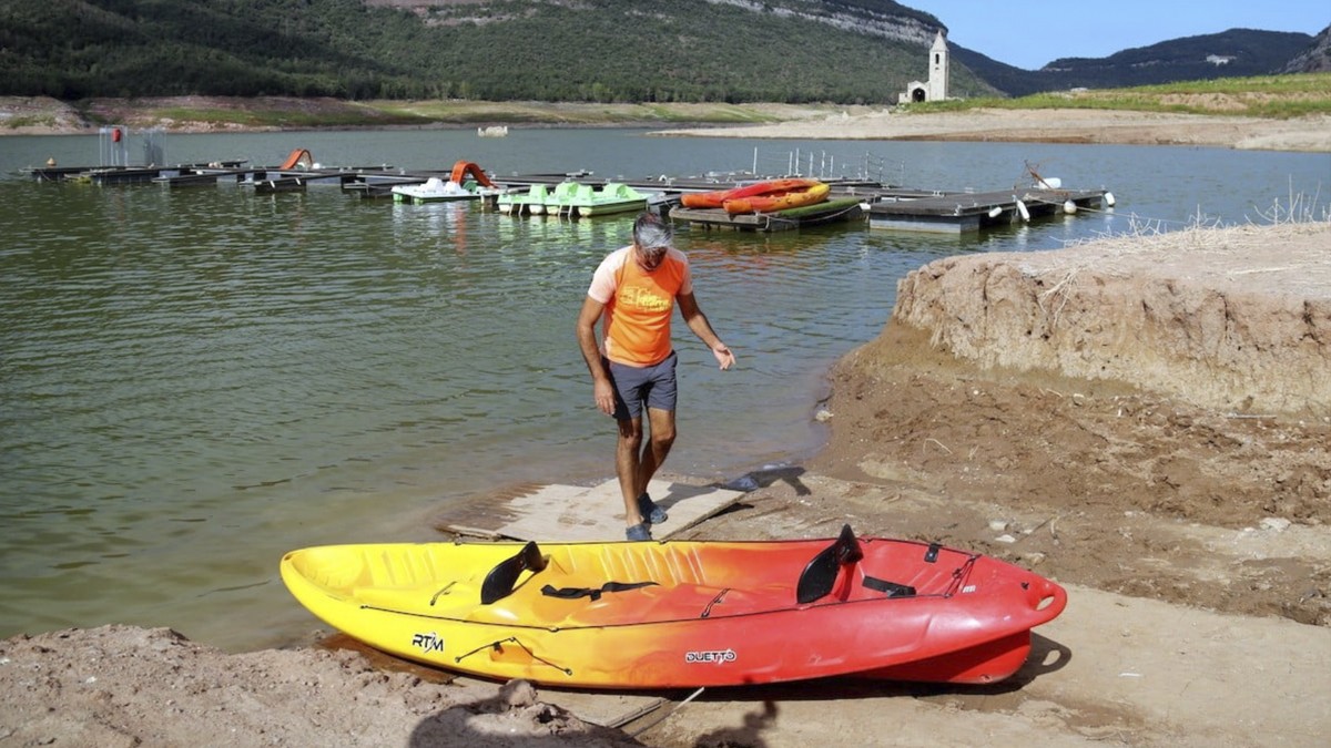 La sequera ja no és un atractiu per al turisme a Sau que viu «el pitjor estiu» en 20 anys
