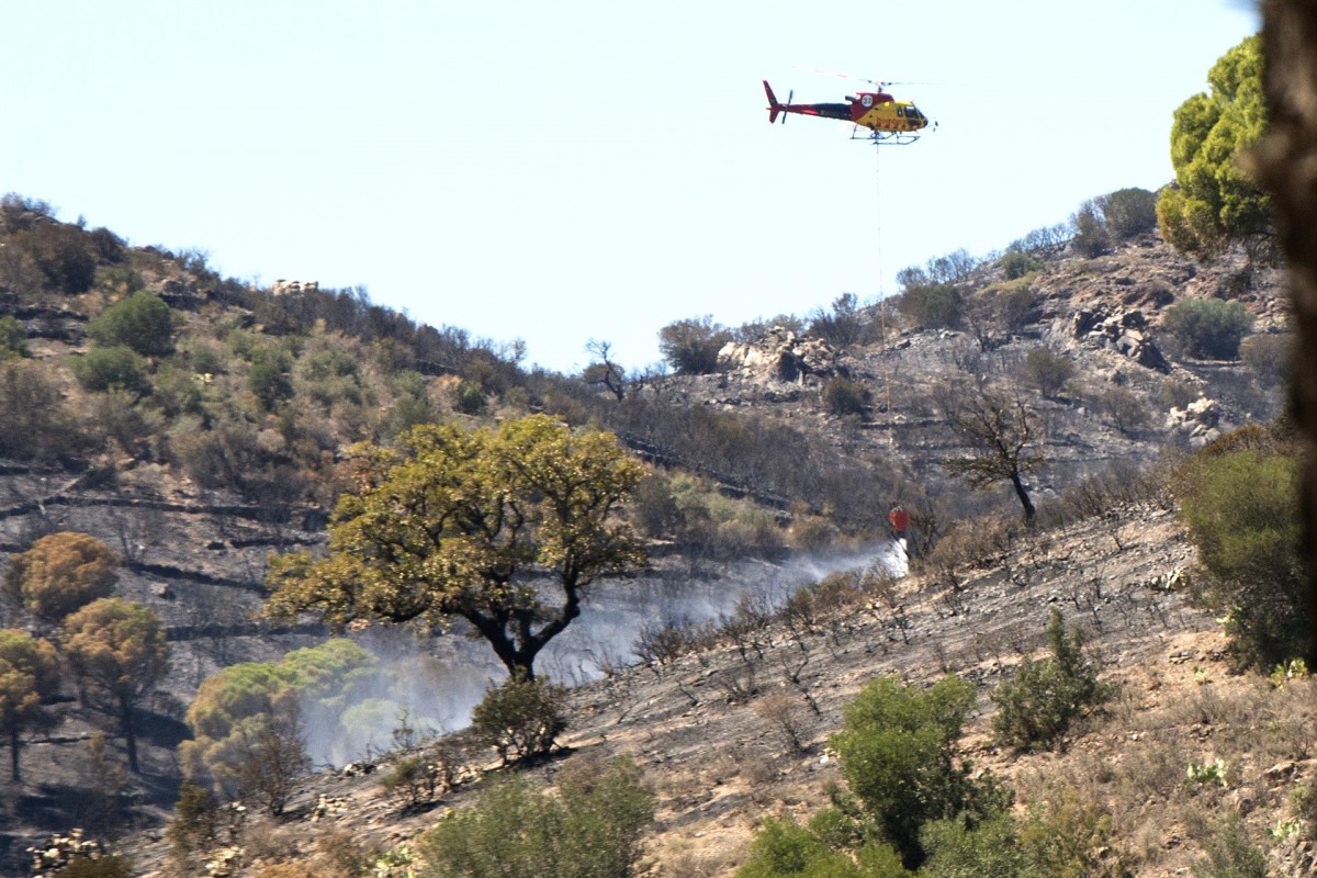 Les flames a Colera aquest diumenge - Glòria Sánchez / EP