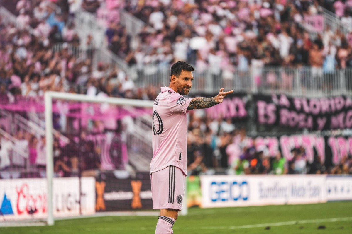 Messi s'escalfa i frega la primera targeta vermella a la MLS: «L'haurien d'haver expulsat» 