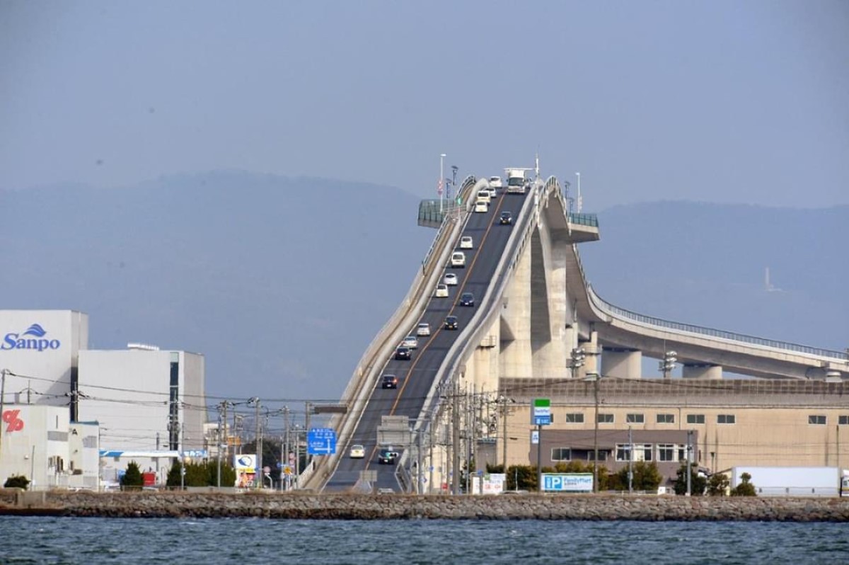 És una carretera japonesa o una muntanya russa?