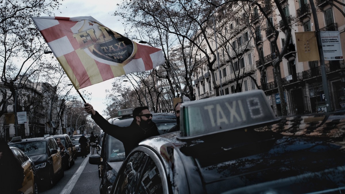 Els taxistes prometen el «bloqueig» de tots els accessos a Barcelona en l'operació retorn de setembre