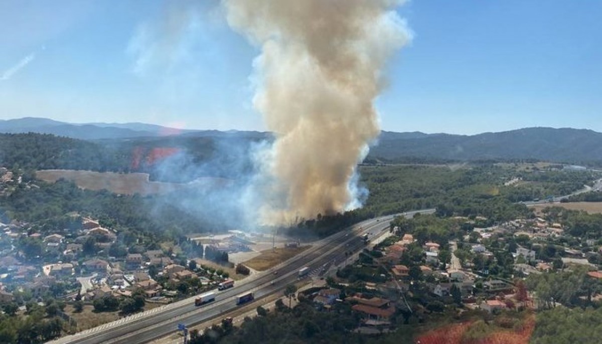 Extingit l'incendi forestal de Collbató que va obligar a tallar la circulació a l'A-2