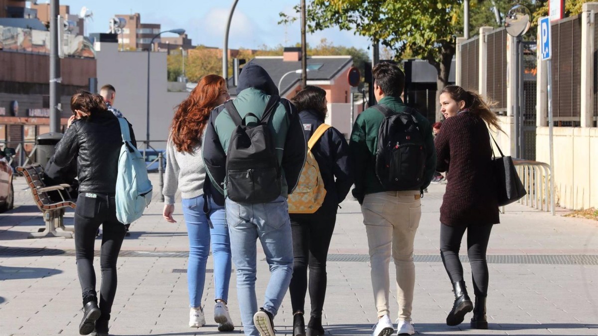 Europa denuncia els salaris injustos que pateixen els joves i becaris a l'Estat