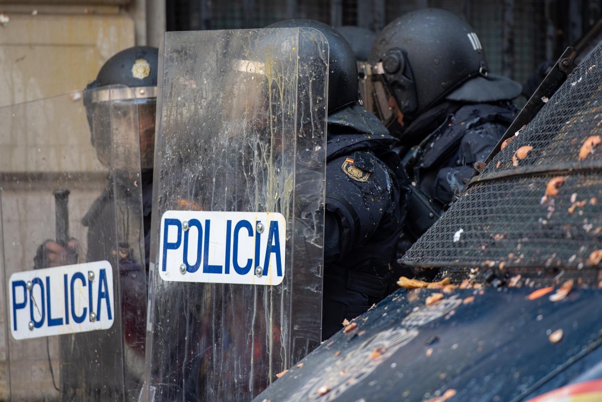 Absolt un manifestant acusat d'atacar la policia en les protestes contra la sentència de l'1-O