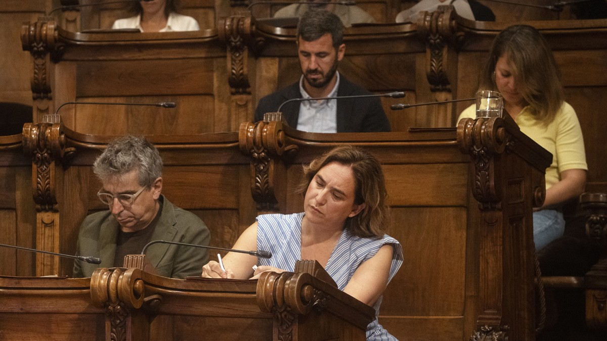 Els comuns constaten la passivitat del PSC per fer govern a Barcelona: «Han passat massa dies»