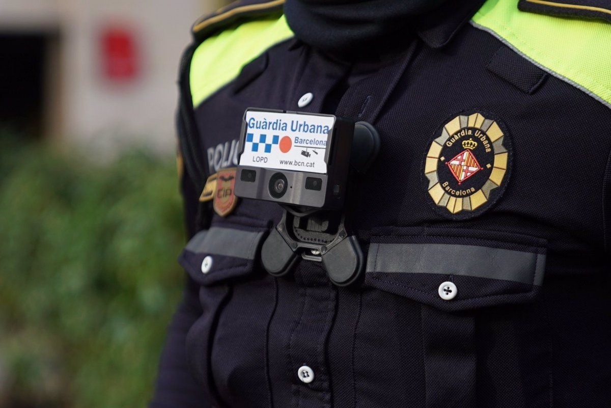 Detinguda una dona per apunyalar al gluti un agent de la Guàrdia Urbana