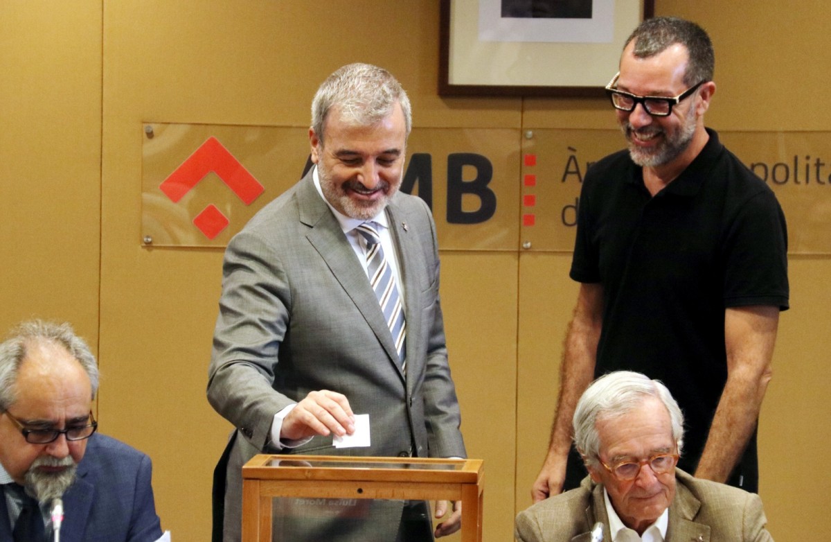 Collboni, president de l'AMB de la mà de Junts, ERC i els comuns