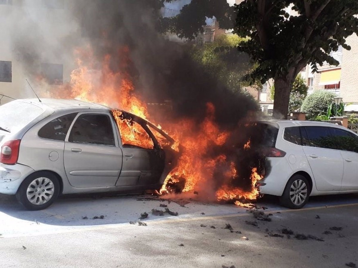 Se li incendia el cotxe en plena marxa quan anava cap al mecànic