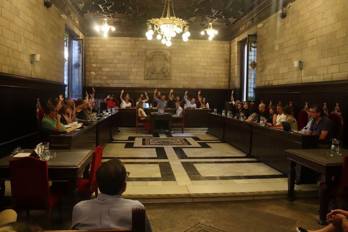 Girona «trenca lligams» amb la monarquia espanyola i s'alça com a «ciutat republicana»