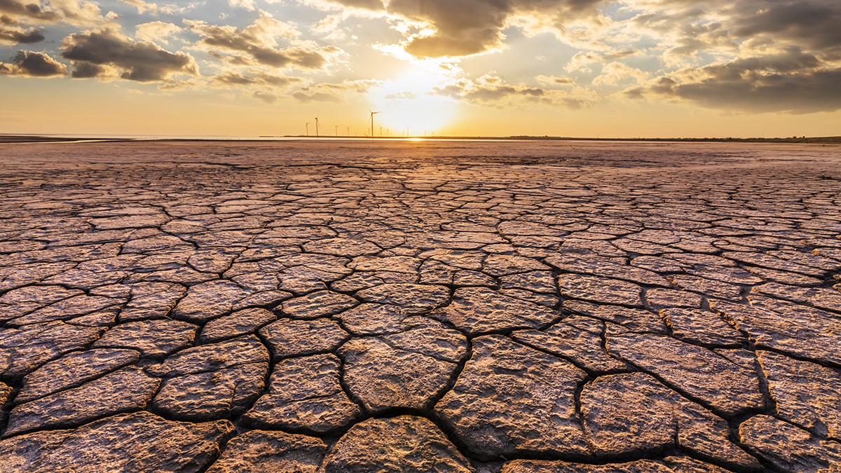 Calor i sequera - Anton Petrus / envato elements