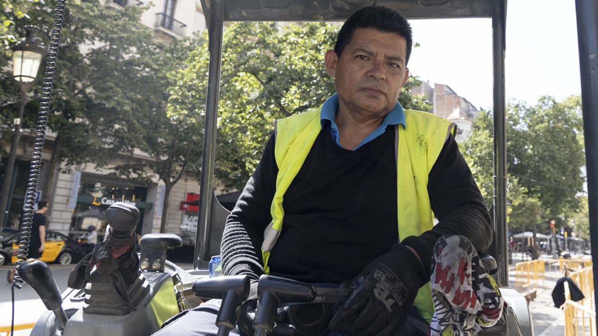 El Miguel Ãngel, un obrer que treballa sota la calor - Hugo Fernández 
