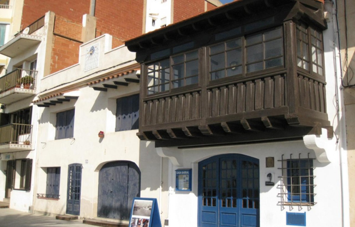 El Museu Casa Barral és una antiga casa de pescadors on hi va viure el poeta i editor Carlos Barral - Penedès Turisme