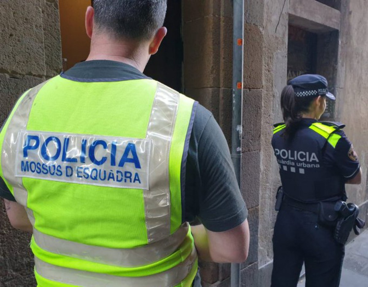 Desarticulen un pis a Horta de Barcelona destinat a l'abastiment de droga per vendre a la platja