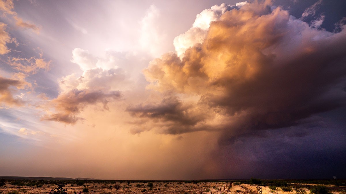 El pic de calor pot anar acompanyat de tempestes seques i esclafits càlids - Raychel Sanner / Unsplash