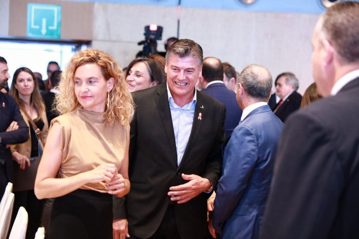 El president de Pimec, Antoni Cañete, amb la presidenta del Congrés, Meritxell Batet. - Hugo Fernández