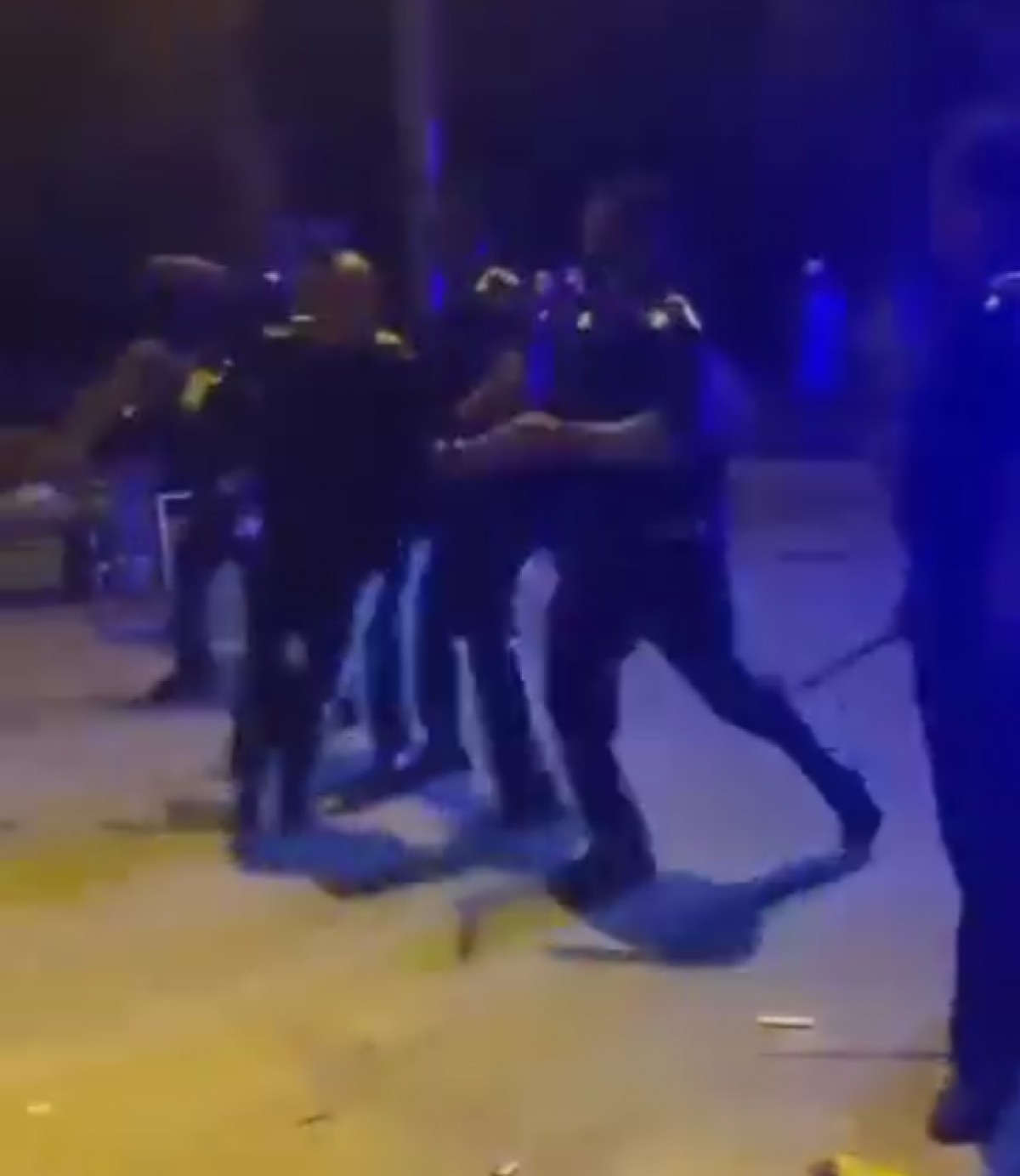 Cinc agents de la Guàrdia Urbana ferits en una baralla al passeig Marítim de Badalona