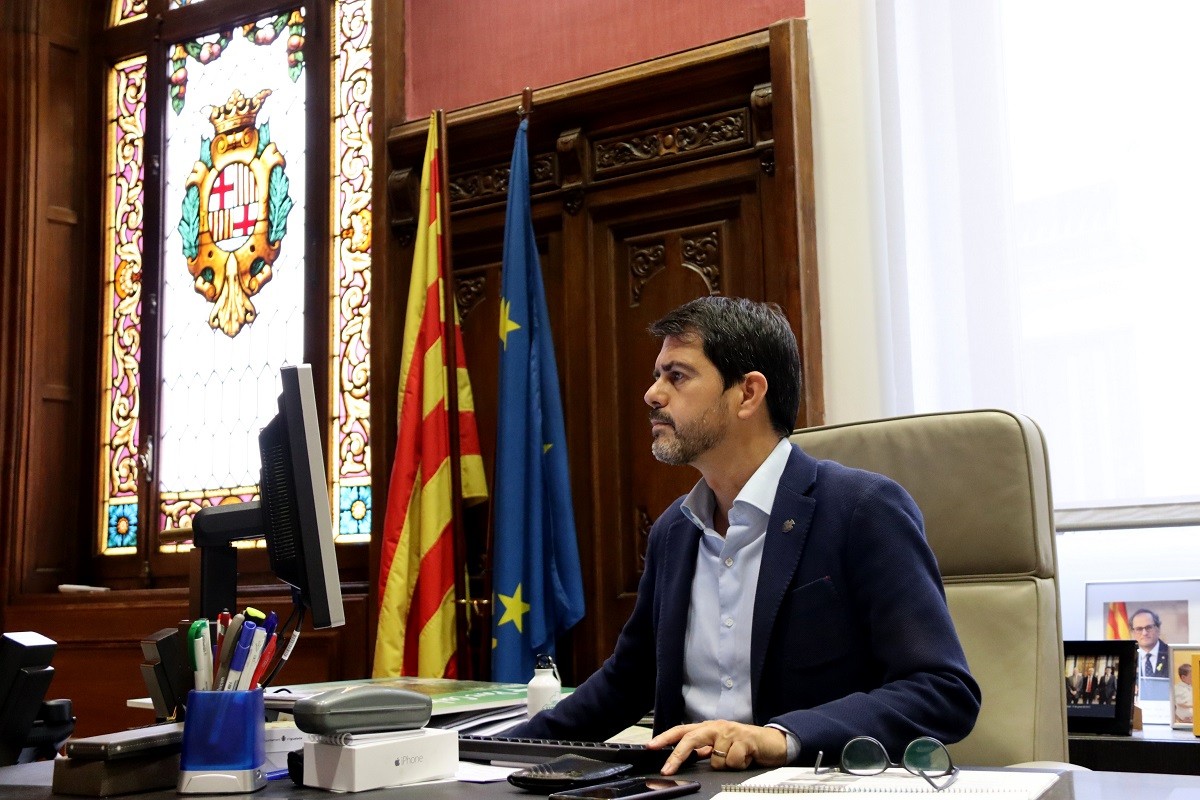 Castells, al seu despatx a Igualada - ACN