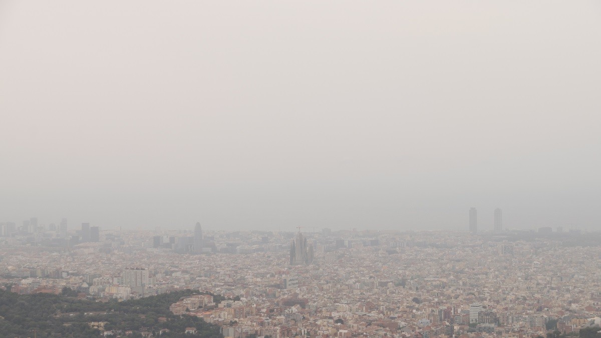 Activat un avís preventiu per contaminació per partícules a Barcelona