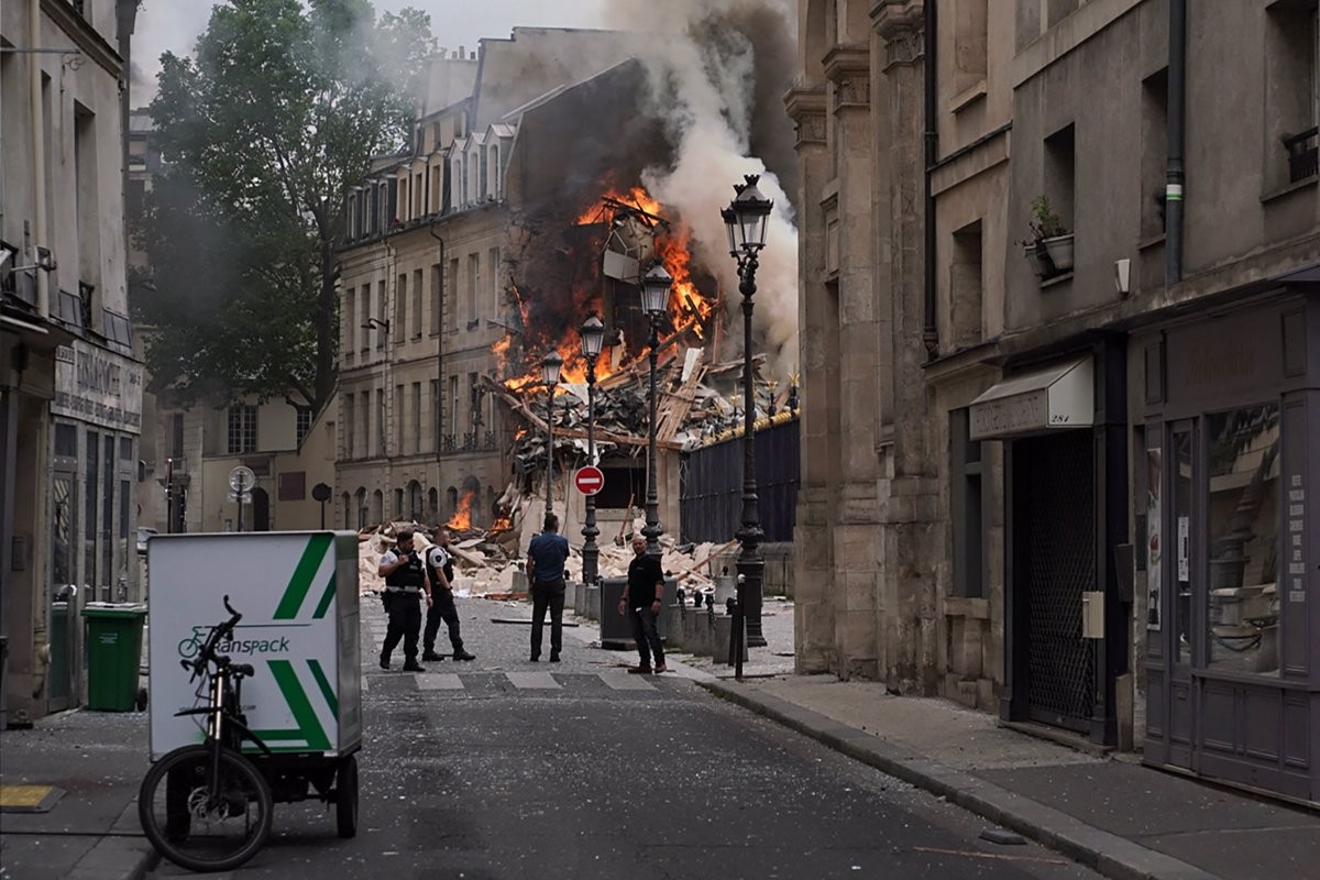 Una trentena de ferits i diversos desapareguts en una explosió en ple centre de París