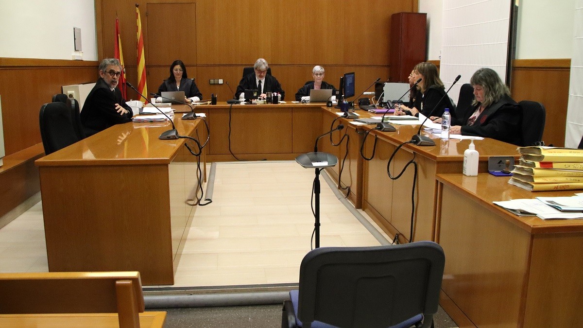 Alves intenta sortir de presó al·legant que ha empadronat els fills a Catalunya
