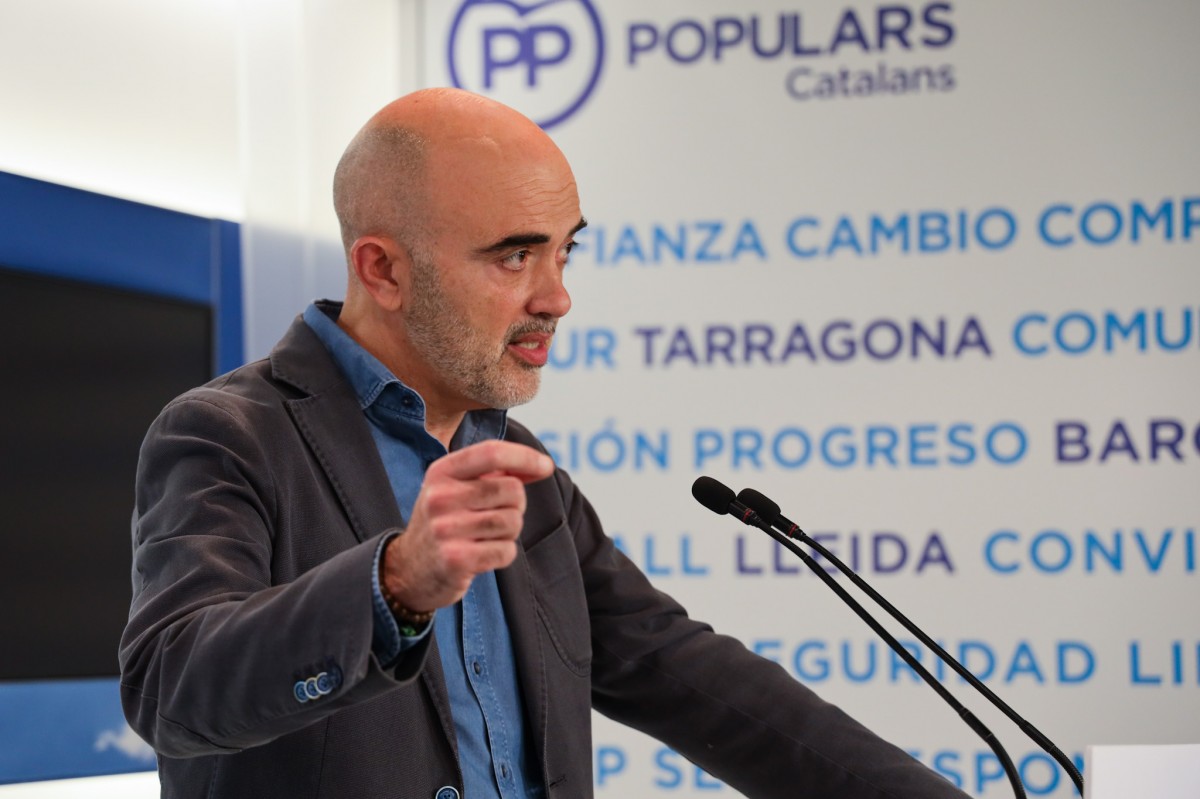 El líder del PP a Barcelona Daniel Sirera denuncia un robatori d'objectes de la seva moto a Sant Antoni