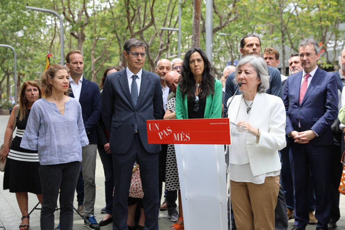 La flor-i-nata de l'«establishment» dona suport a Santacreu per reconquerir la Cambra