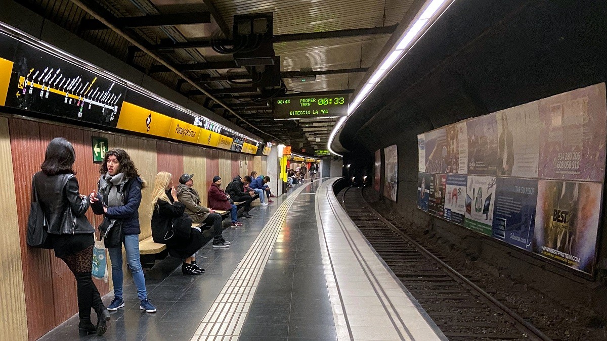 Obres a l'L4 del metro aquest estiu: tallat tot el tram central durant dos mesos