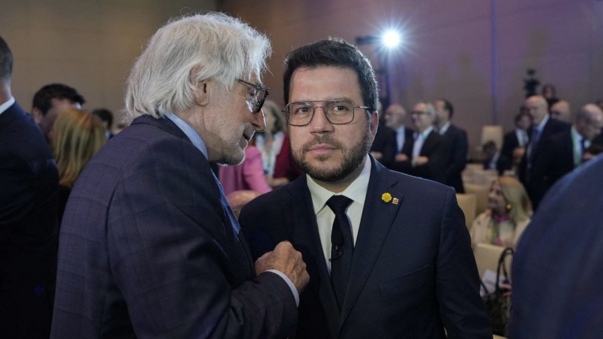 Gir progressista, diàleg amb ombres