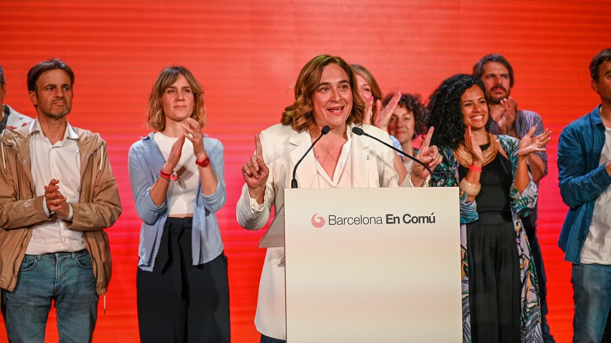 Colau posa ordre a la desfeta electoral amb una proposta per desbancar Trias