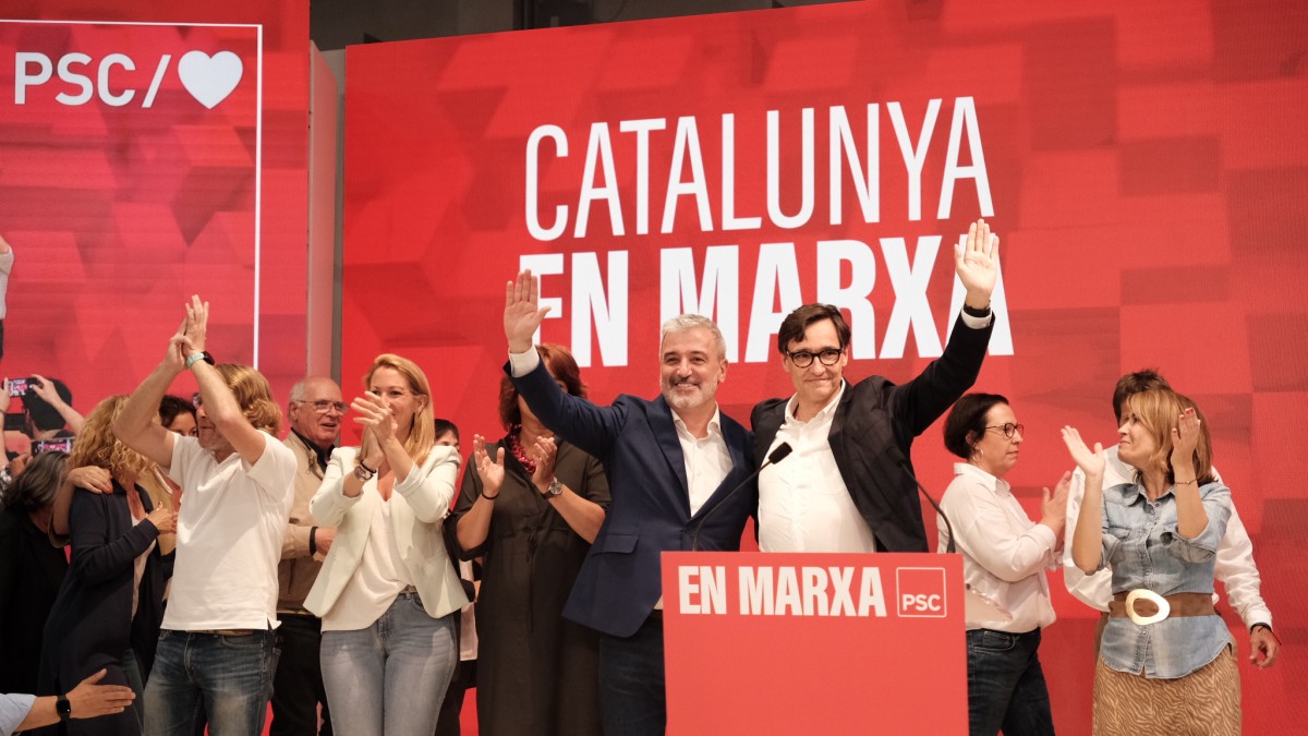 Collboni no renuncia a l'alcaldia i allarga la mà als comuns i a ERC