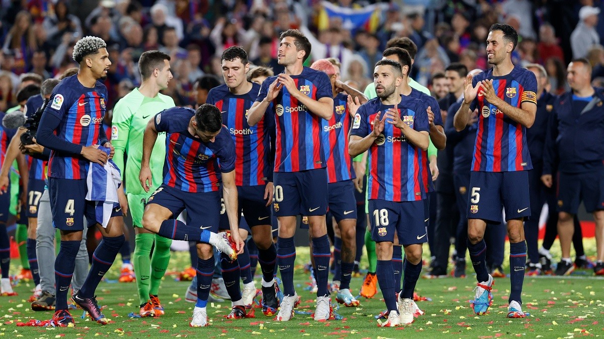 Els jugadors del Barça celebrant el títol al Camp Nou - La Liga