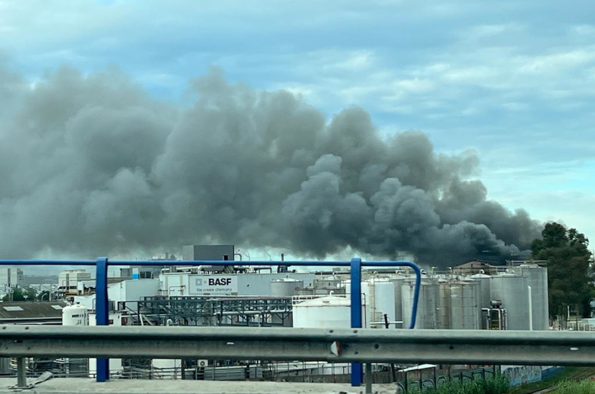 Controlat l'incendi en una indústria càrnia a la Zona Franca de Barcelona