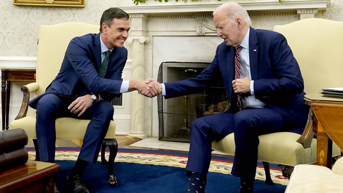 De la sintonia ideològica a l'abraçada de l'ós: les claus de la trobada Sánchez-Biden