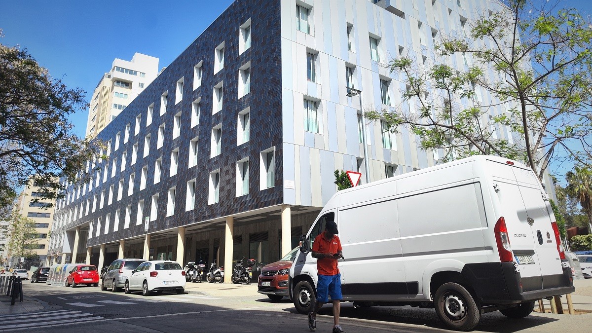L'edifici que suma fins a 115 pisos turístics, al Poblenou - D.C.
