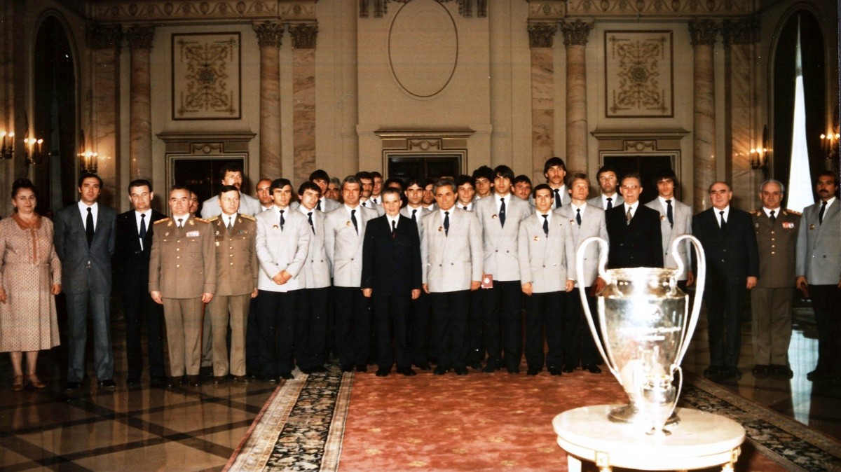 Nicolae Ceausescu durant la recepció a la plantilla de l’Steaua campió d’Europa al Palau Presidencial - Wikimmedia Commons