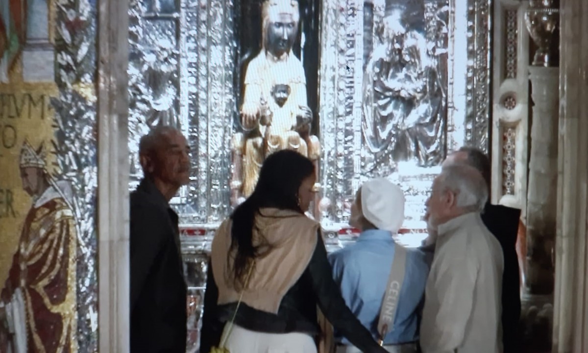 El pare Ubach com a Indiana Jones: Montserrat proposa fer una pel·lícula a Spielberg
